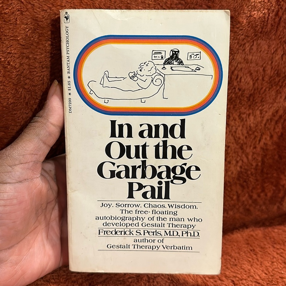 In and out the Garbage pail ( copyright 1972 : 6th printing)